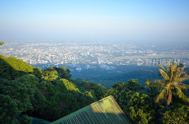 广视图俯视泰国清迈日落从doi sutep